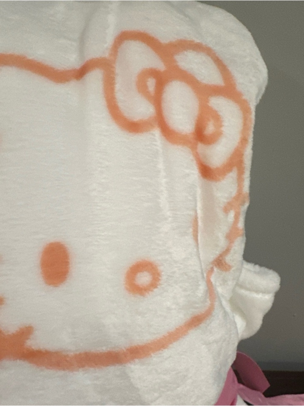 Hello Kitty White and Pink Hooded Plush Blanket - Picture 2 of 8